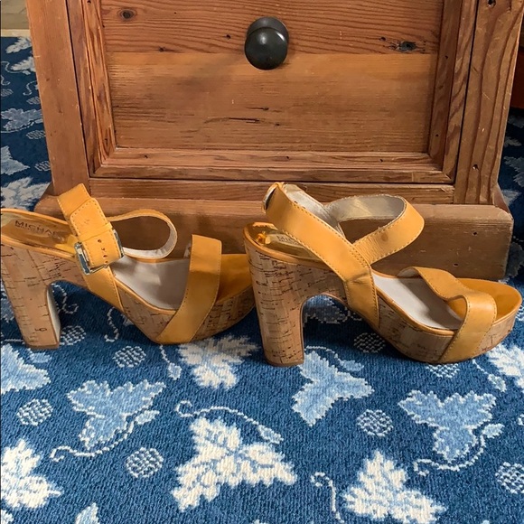 Michael Michael Kors yellow heeled sandals 9.5 - Picture 3 of 7